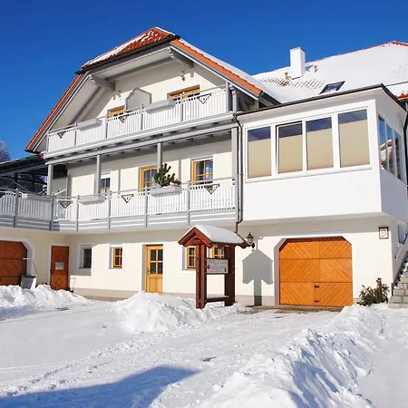 Pensjonat Gaestehaus Lang 3*